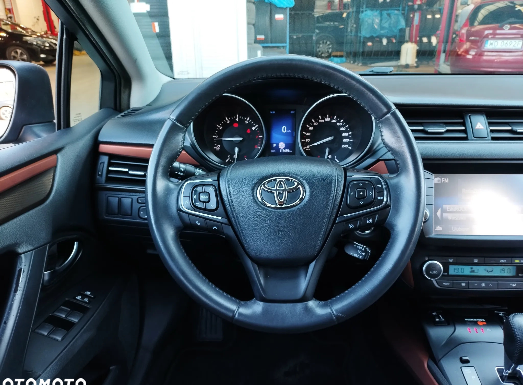 Toyota Avensis cena 69900 przebieg: 117489, rok produkcji 2016 z Tyczyn małe 232